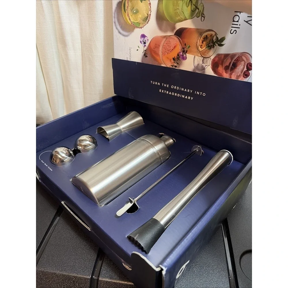 Sodastream Mixology Kit & Cocktail Book Included- BRAND NEW IN BOX‎